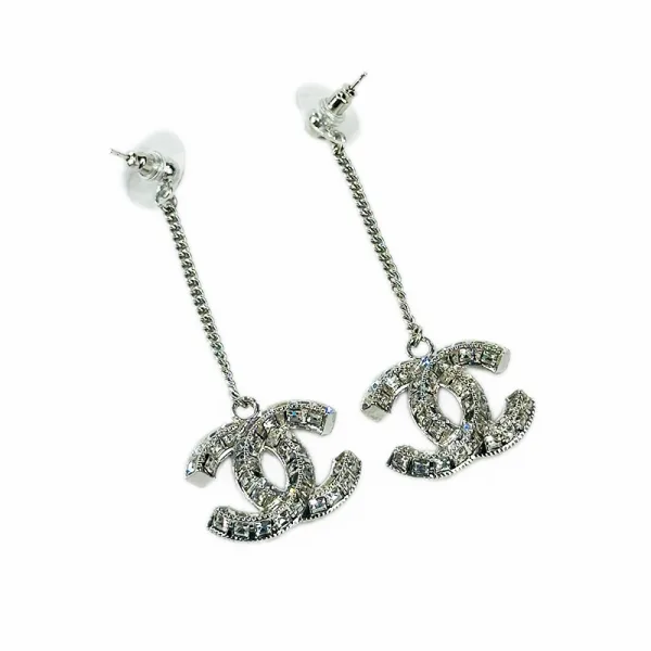 CHANEL (Aretes colgantes Oro Blanco)