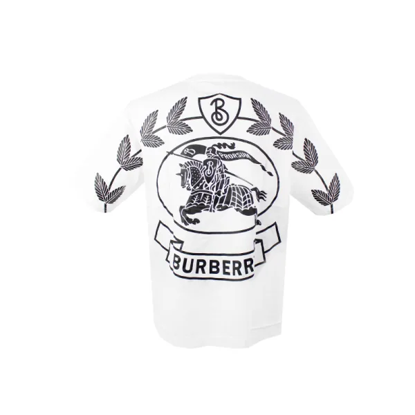 BURBERRY Estampado en espalda (Blanca)