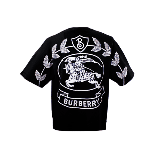 BURBERRY Estampado en espalda (Negra)
