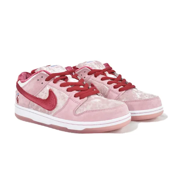 NIKE STRANGE LOVE